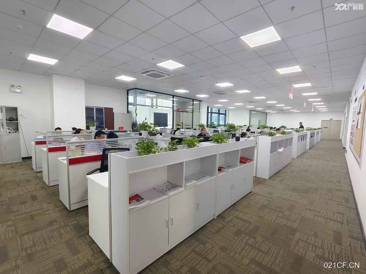 深圳光明新区嘉万路号光明玻璃外墙精装修标准厂房多层大车进出（新区）厂房出租：配套完善