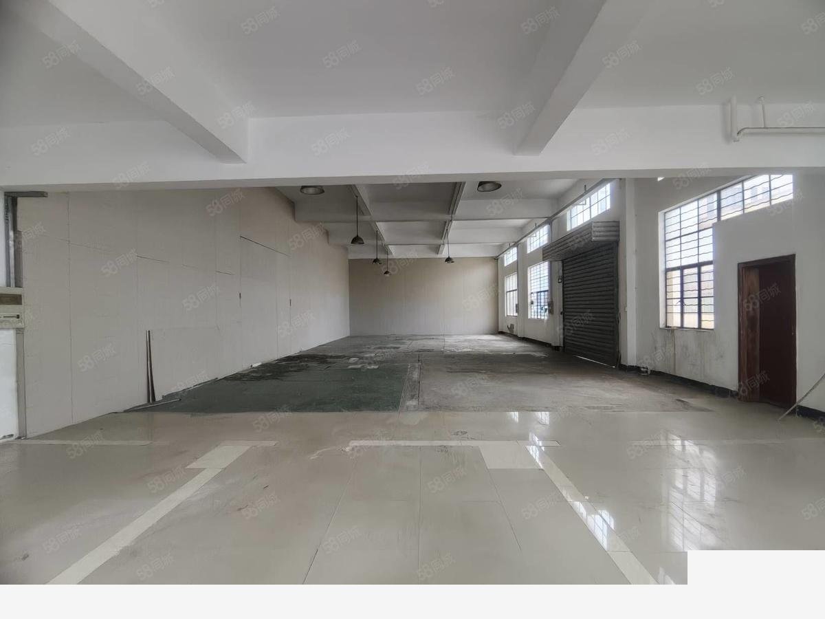 上海嘉定鹤王路一楼厂房 门口有场地停车方便 适合仓厂房出租（上海），配套完善