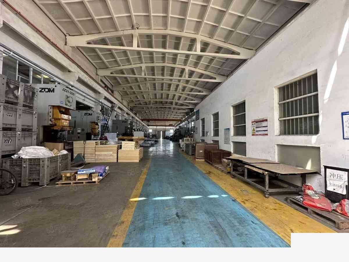 上海南翔独门独院原房东直租，层高米，带行车（上海）厂房出租：首层14米层高