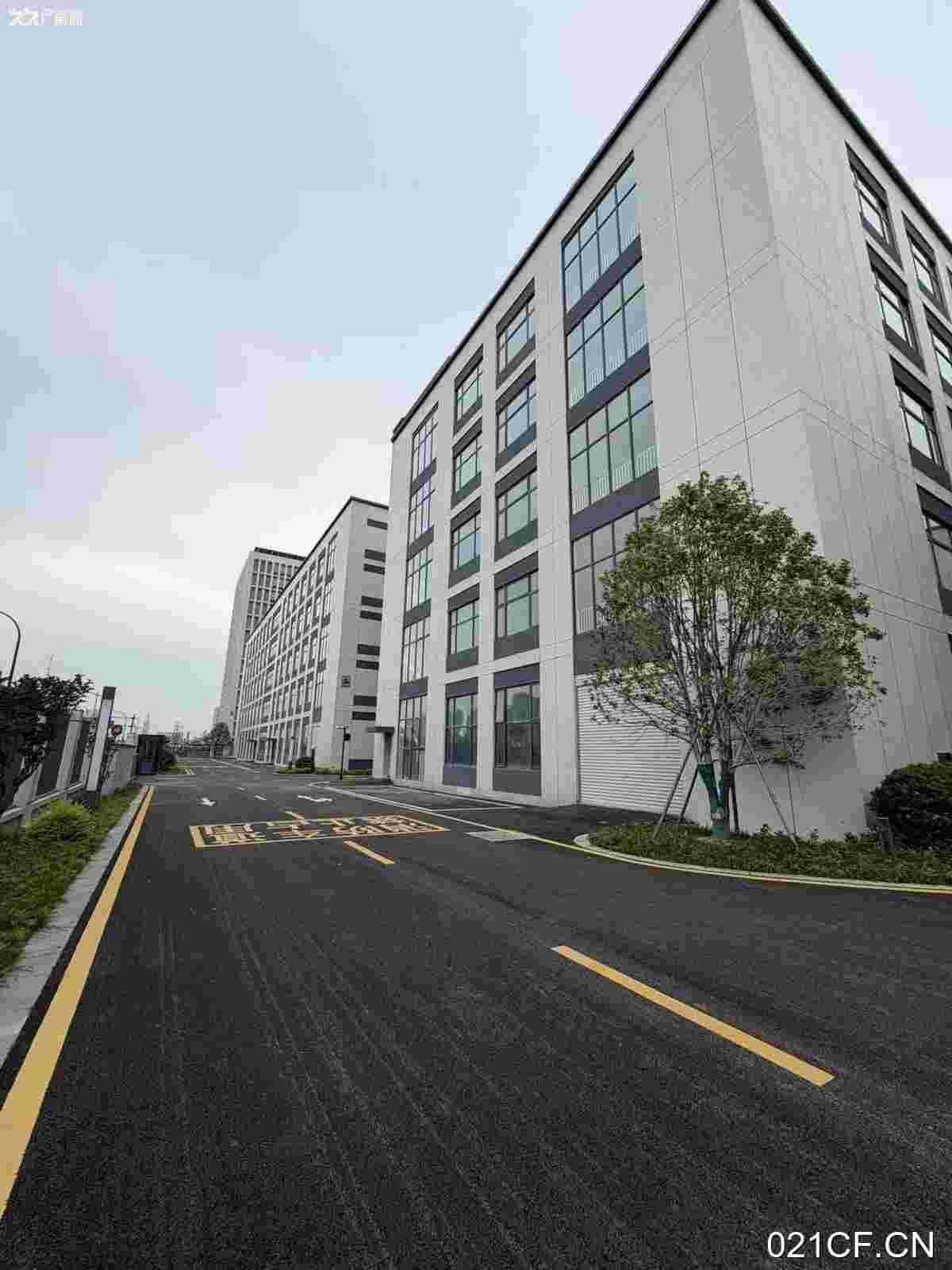 杭州富阳春江街道街道医械园区｜长深高速口 医144649㎡全新可分租厂房出租｜，紧邻高速