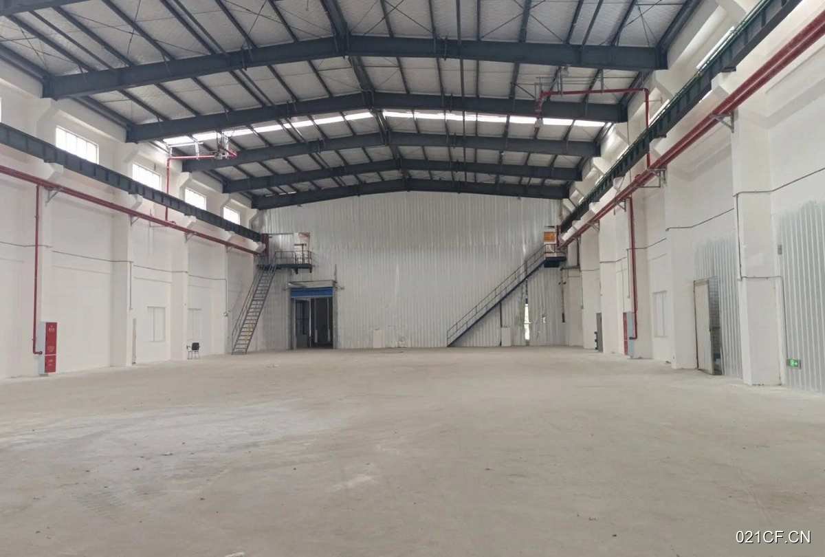 工业园成都彭州致和工业园工业园出发有航车有纸包装手续18000㎡可分租层高8米厂房出租，首层8米层高
