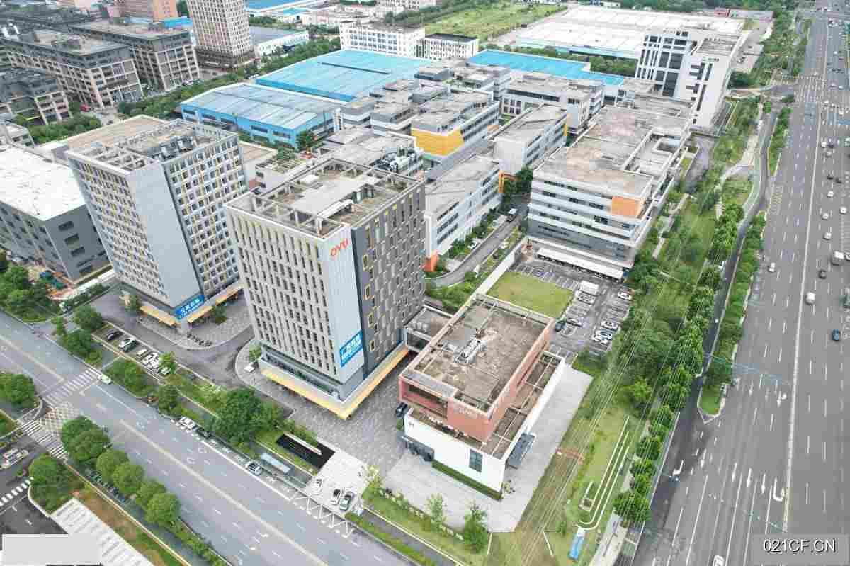 长沙县黄兴大道与螺丝塘路交汇处星沙黄兴大道3号线地铁口独栋首层72米1300㎡多层厂房出售，首层72