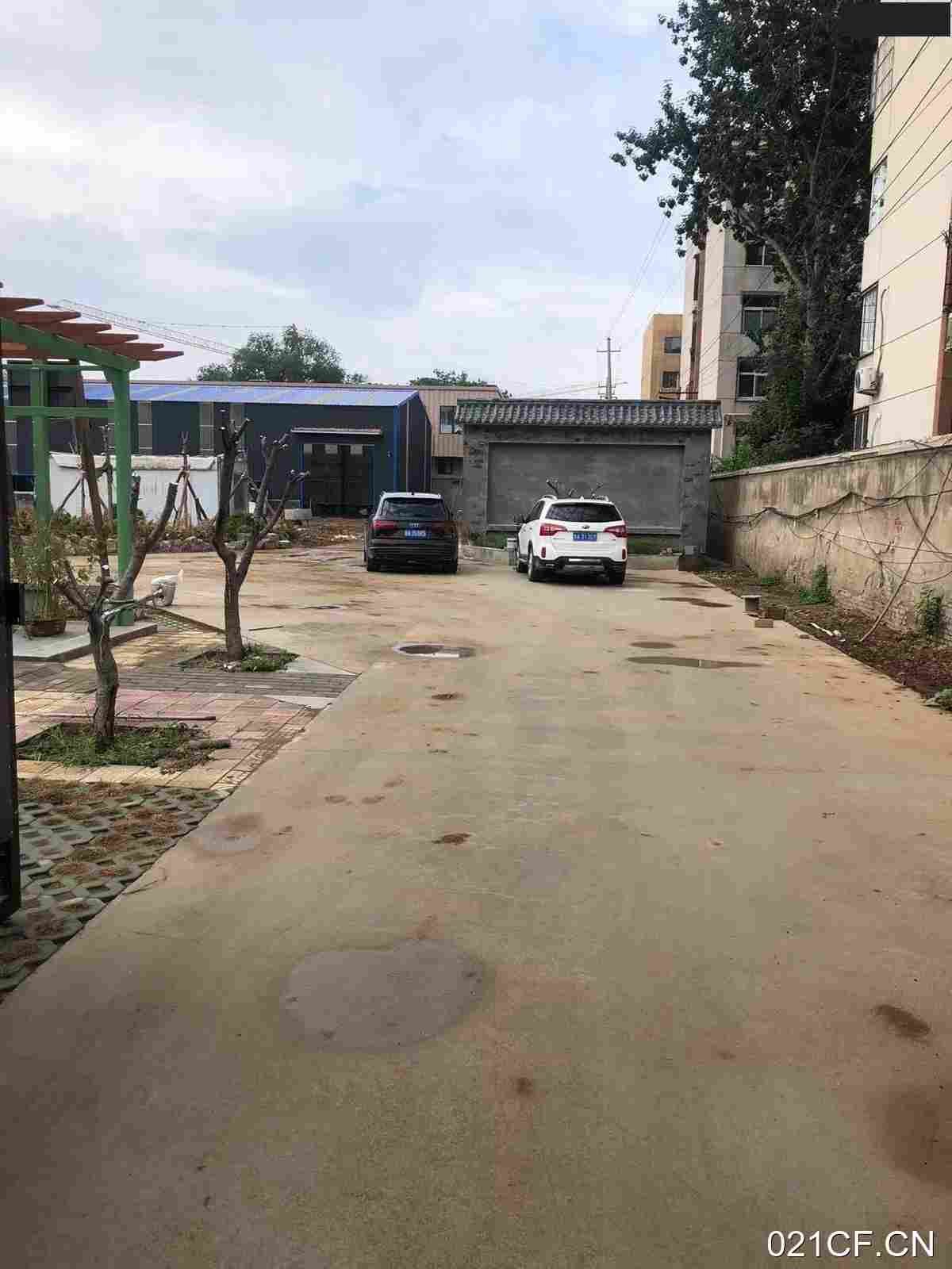济南长清平安售紧靠经十西路9亩独立大院紧靠经十西路出入独门独院单层全新仓库出售厂房出售，配套完善