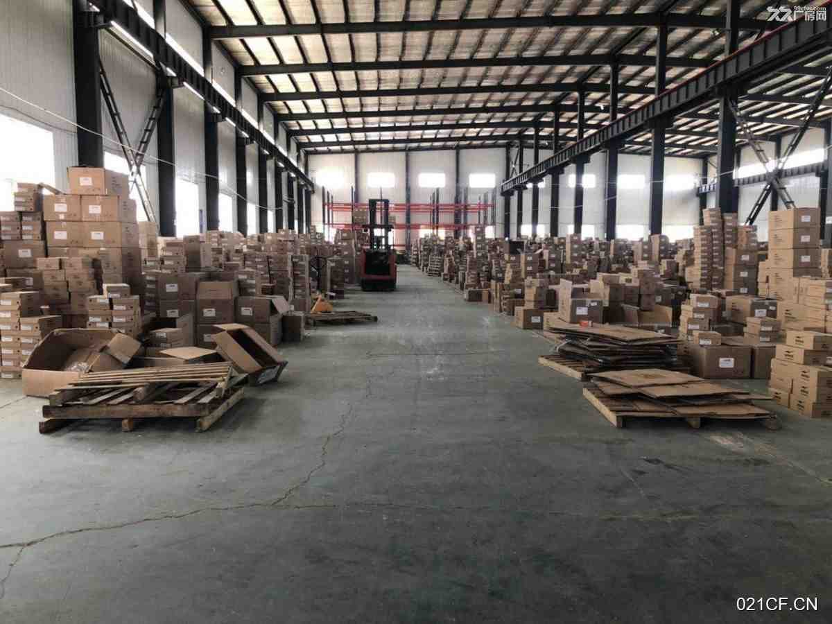 开发区沈阳铁西工业大学开发区地铁口附近有燃气入户高4000㎡单层厂房出租，地铁直达