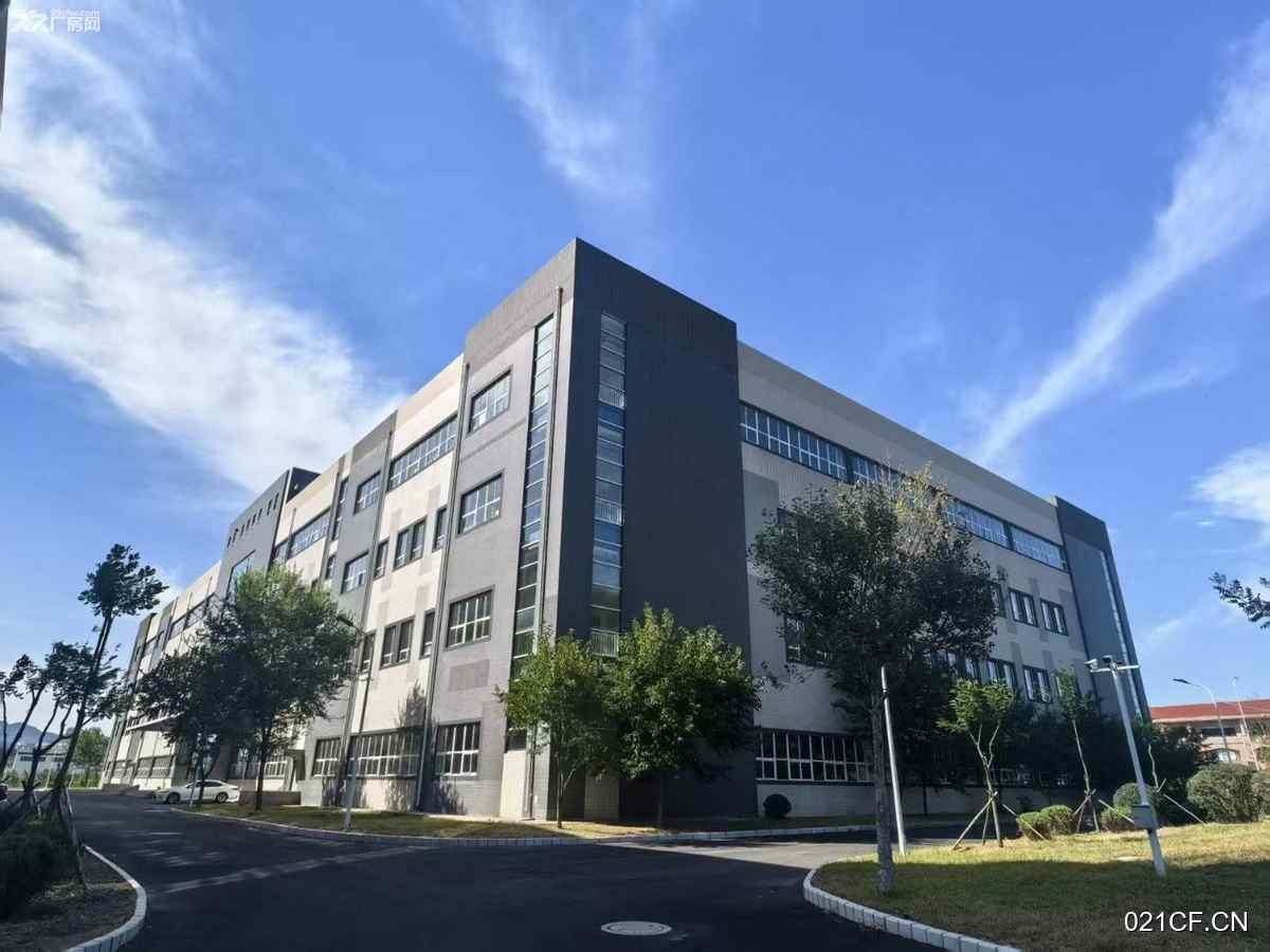 开发区大连开发区湾里董家沟高速口全新4000㎡标准厂房消防丙二类厂房出租：紧邻高速