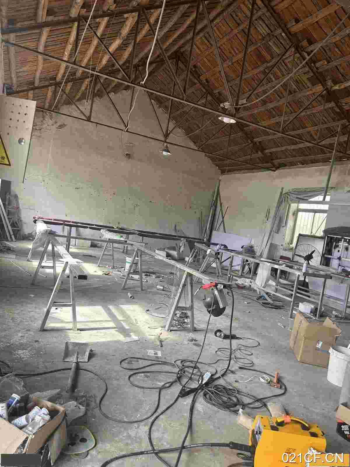 大连甘井子革镇堡大车靠高速靠道夏家河子仓房 院内可近边独门独院单层大车进出厂房出租，配套完善