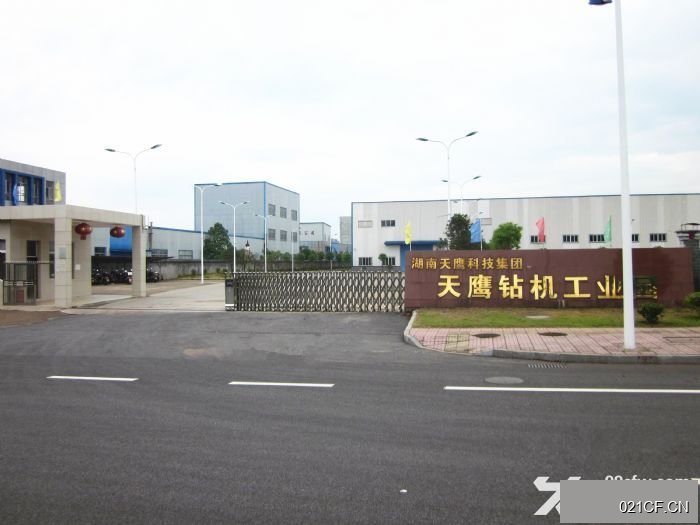 株洲天元武广高铁走过路过不要错过标准钢结构便宜12000㎡可分租层高11.9米厂房出租:首层11.9