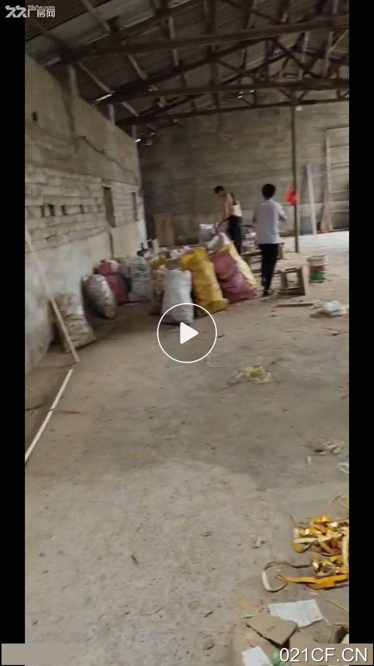 柳南柳州市柳南市柳南区西鹅中学附近水和三相电齐全有四间宿舍50㎡独门独院单层大车进出厂房出租：区位优