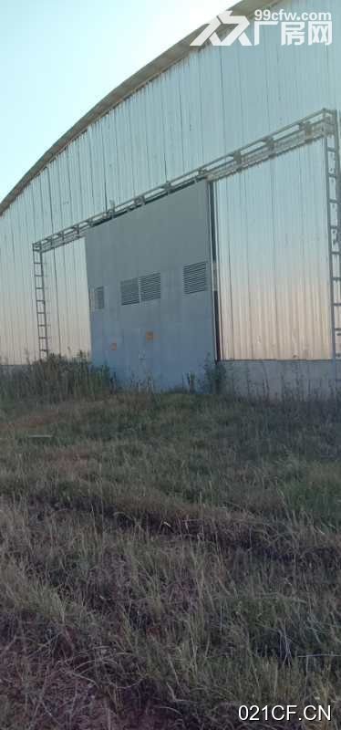 鹰潭余江g320旁边 平定乡洪桥村吴家小组独立大型 国道旁200㎡单层全新大车进出仓库出租厂房出租：