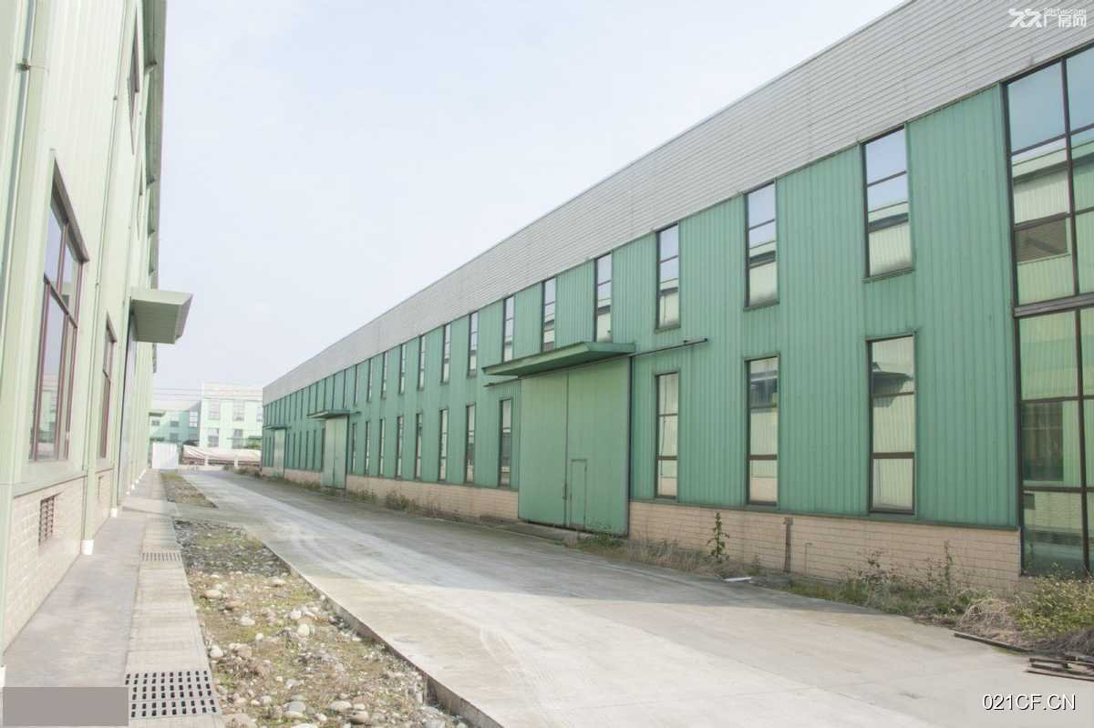 开发区德阳什邡经济开发区北区丙类进出车方便房东直租6000㎡可分租层高8.8米厂房出租：首层8.8米