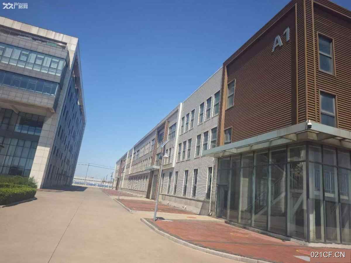 新区沧州黄骅铭泰装备制造园位于渤海新区振兴路以南，规划路二以东全新带院可进大车带20吨行车标准厂房单厂房出租