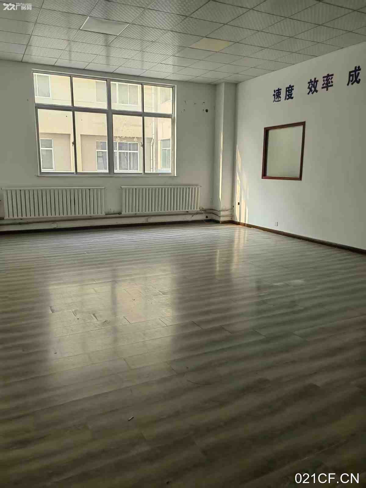 威海环翠张村柳沟双创人孵化园即搬即入驻200㎡可分租层高4.5米厂房出租：首层4.5米层高