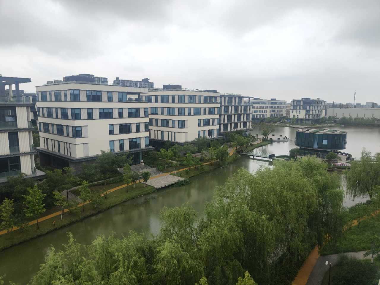 移动智地临湖独栋办公楼实景01