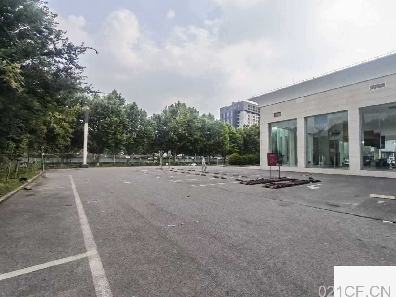 上海闵行 闵行独门独院沿街7500平汽车4S店出租，精装修展厅加售后厂房出租｜首层7米层高