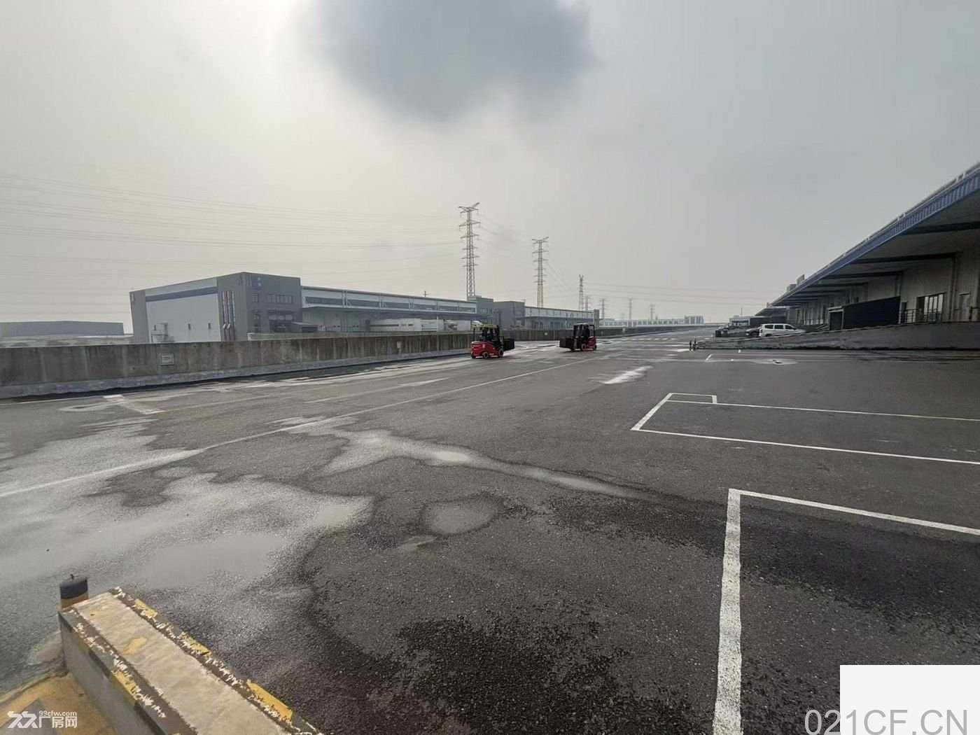 上海浦东 浦东机场附近?8037㎡超大卸货高平台仓库?分拨中心?快运?快递公司 仓库出租（）厂房出租