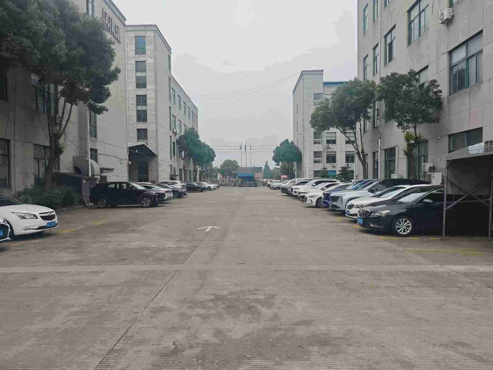 周巷镇三层厂房出租 12500平方大小可分租 电梯直达行车已配落子宁波：投资发布-厂房土地租售选址
