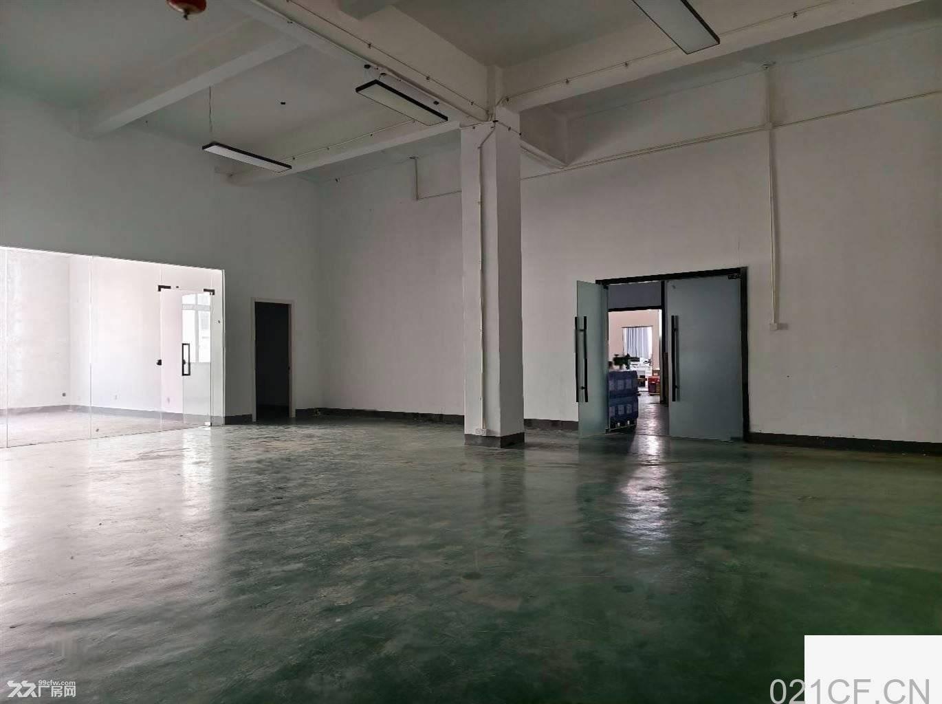 上海厂房出租： 可分租，17号线地铁口，环境优美，大小面积均有，大货梯，大车进出方便，地铁直达