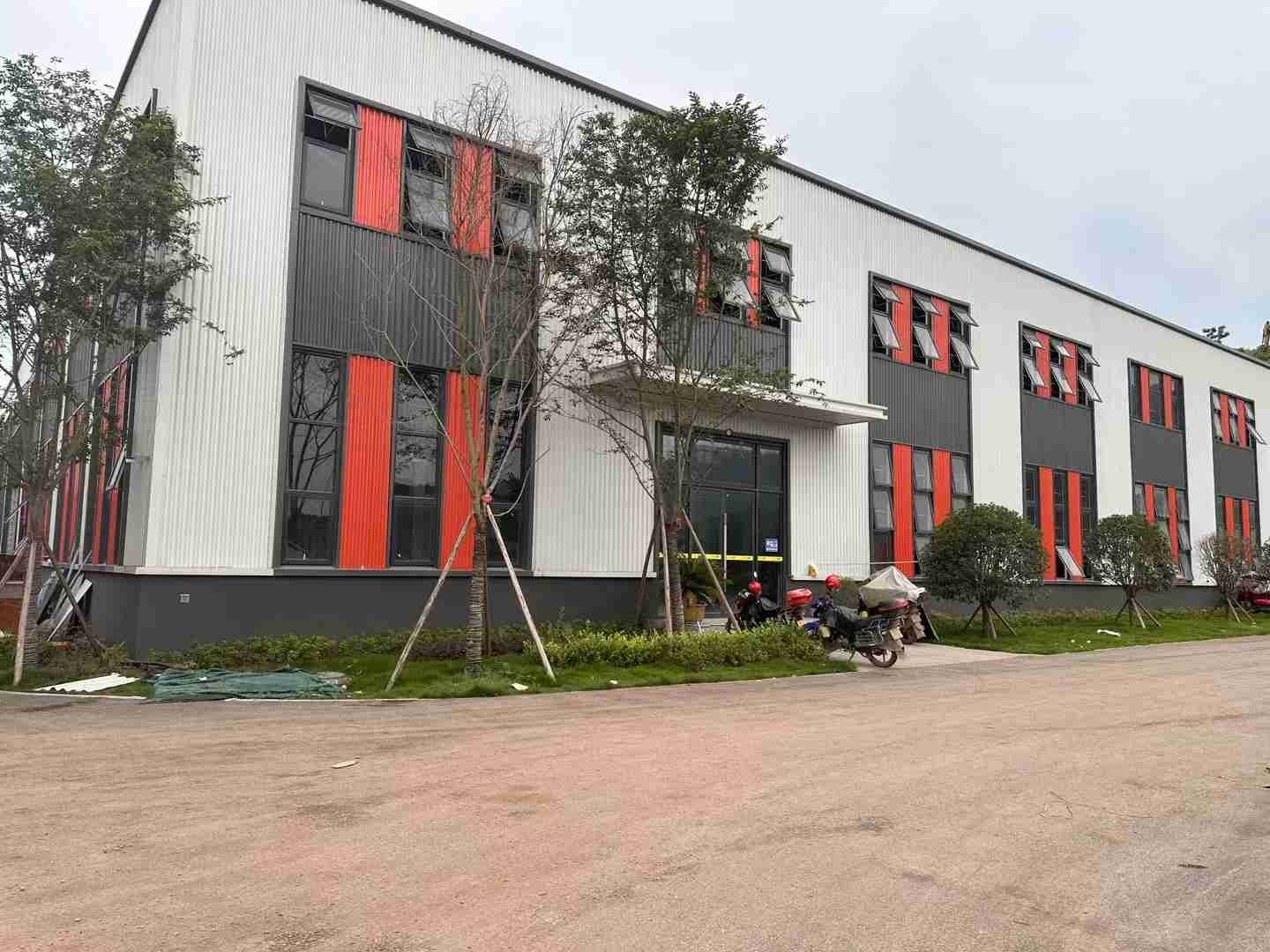 【重点】金华该商品房第二楼到第五楼可以整体或者分租价格可谈金2000平厂房出租，优质产业载体