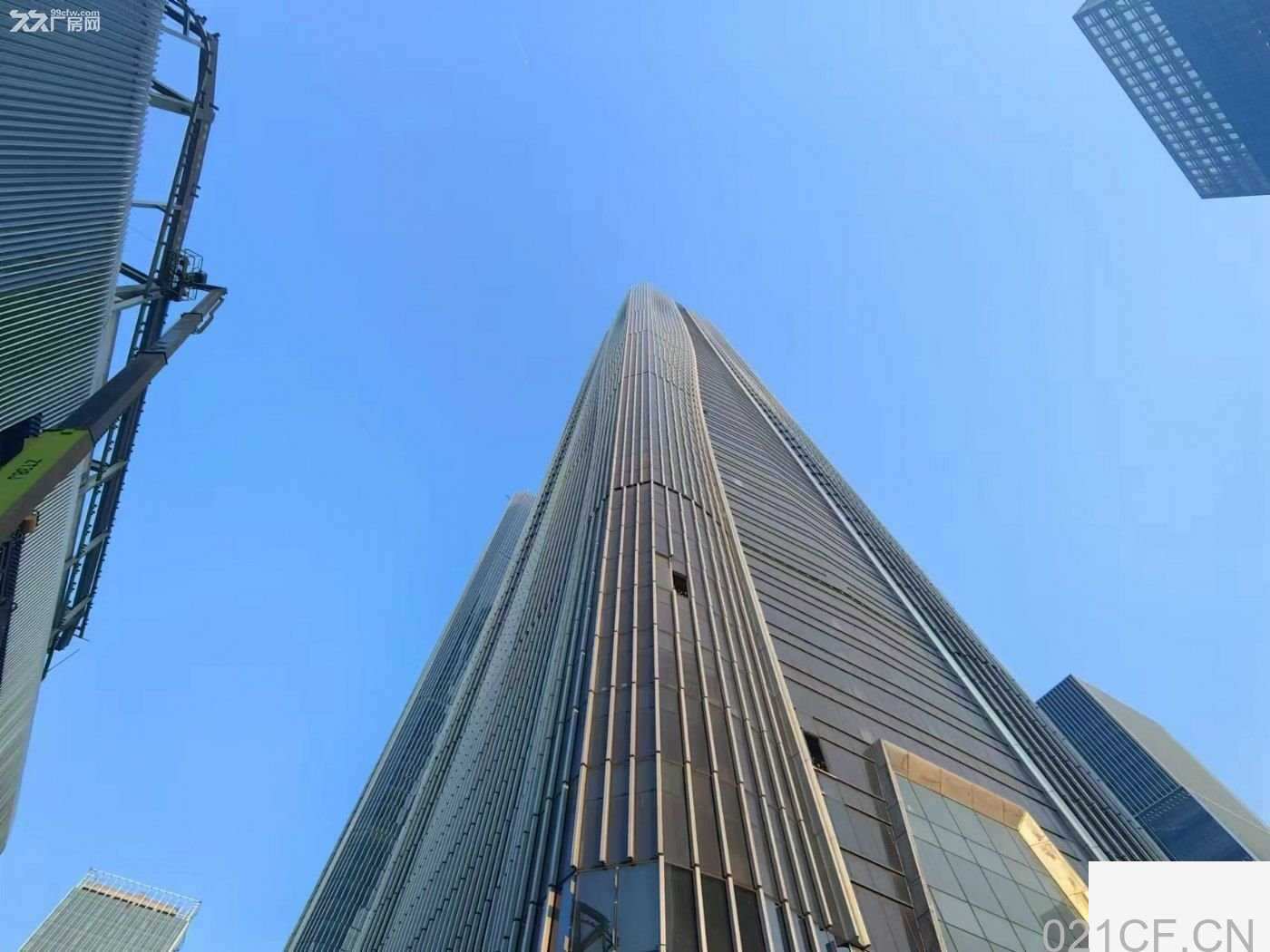 上海浦东 高层建筑！张江中区科学之门700平米至整层2600平米出租厂房出租：首层4米层高