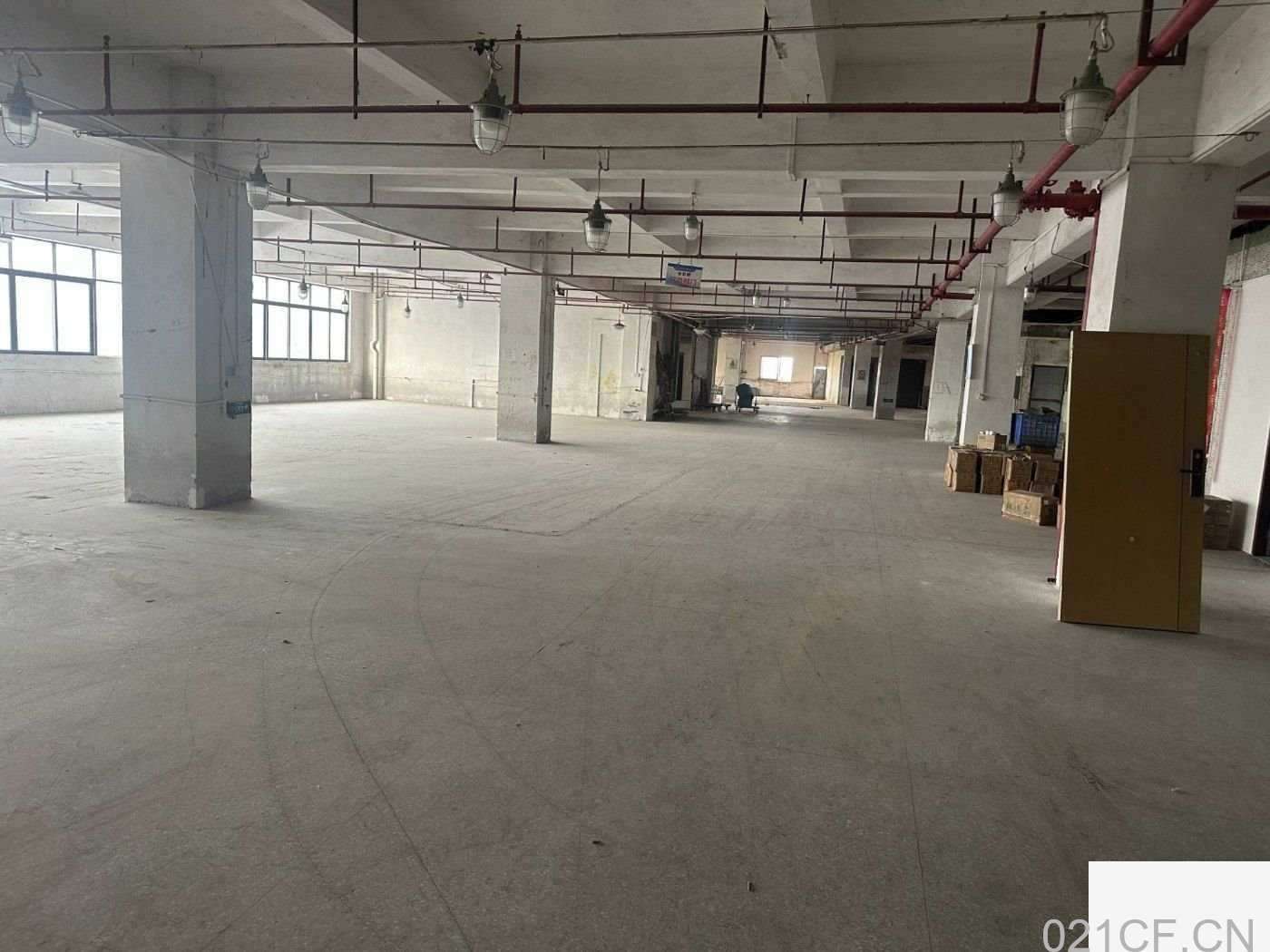佛山 顺德成熟工业区3000㎡厂房直租货梯入户空地便利进出大车方便仓储生产两用-龙江厂房出租:首层4
