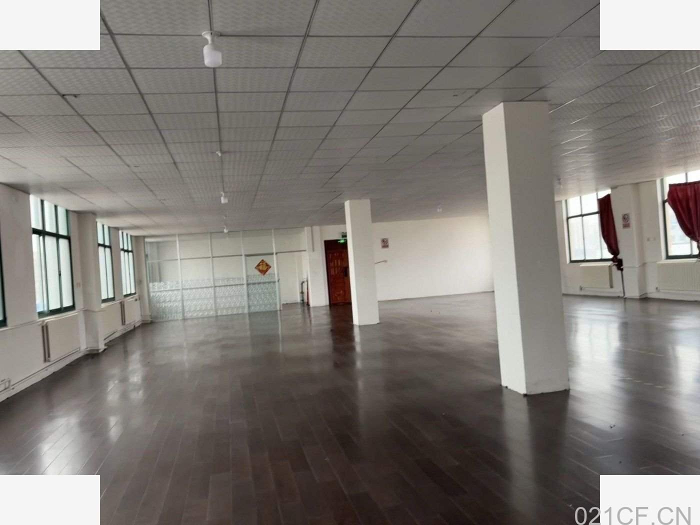 青岛2200㎡ 黄岛区新汽车站附近通用（奥华建材市）厂房出租：首层3.6米层高