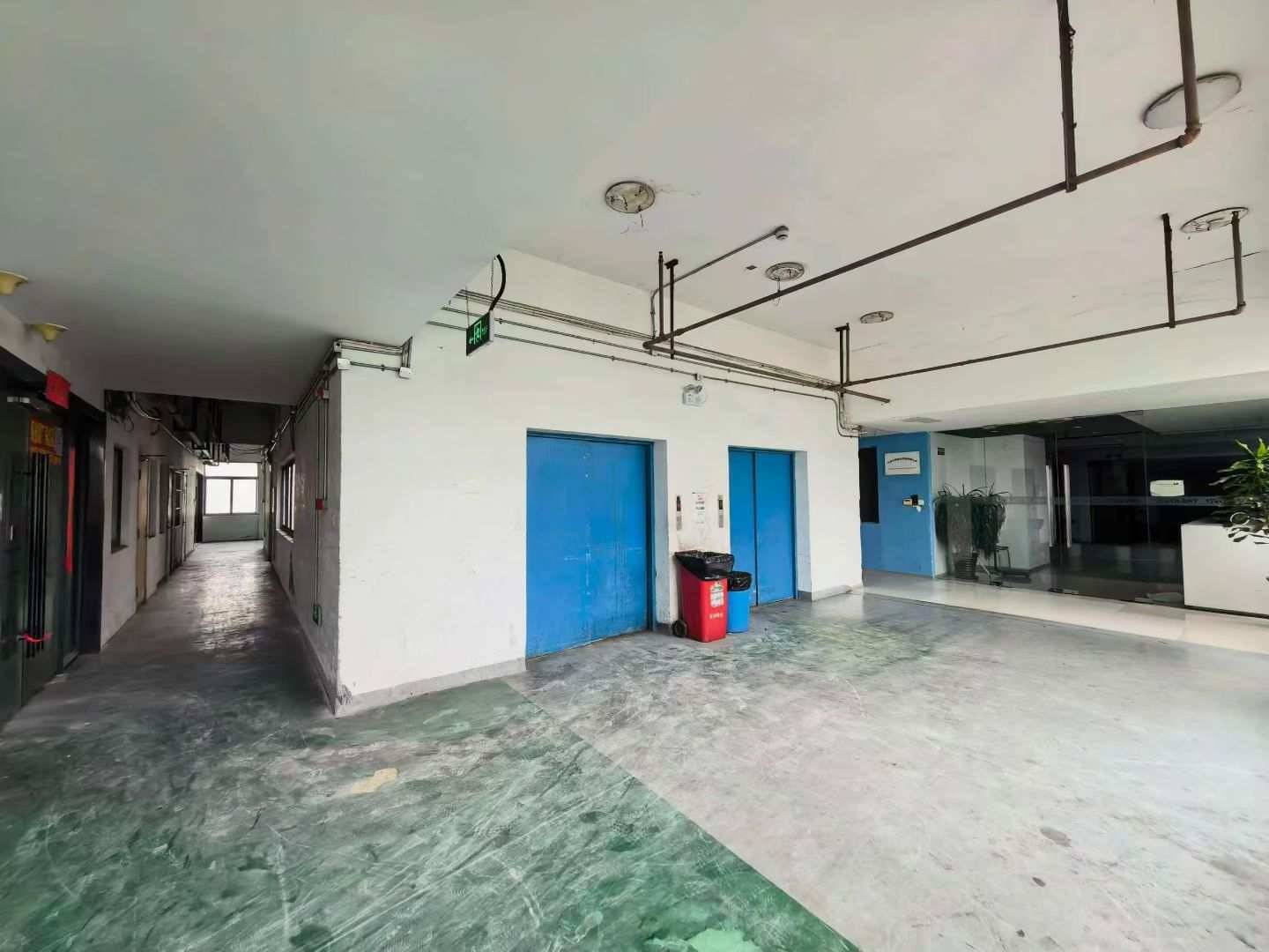 上海普陀绥德路楼上厂房出租 390平 配两部3吨货梯 仓储电商组装均可｜厂房