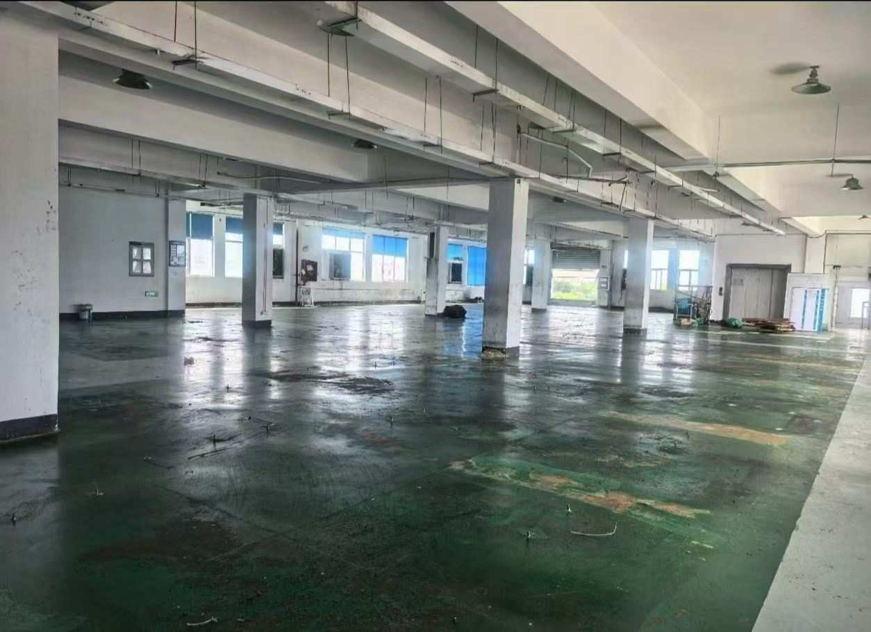 昆山厂房出租 周市三楼厂房720平，独层，承重每平方1.5吨，货梯3吨，可机加工｜厂房