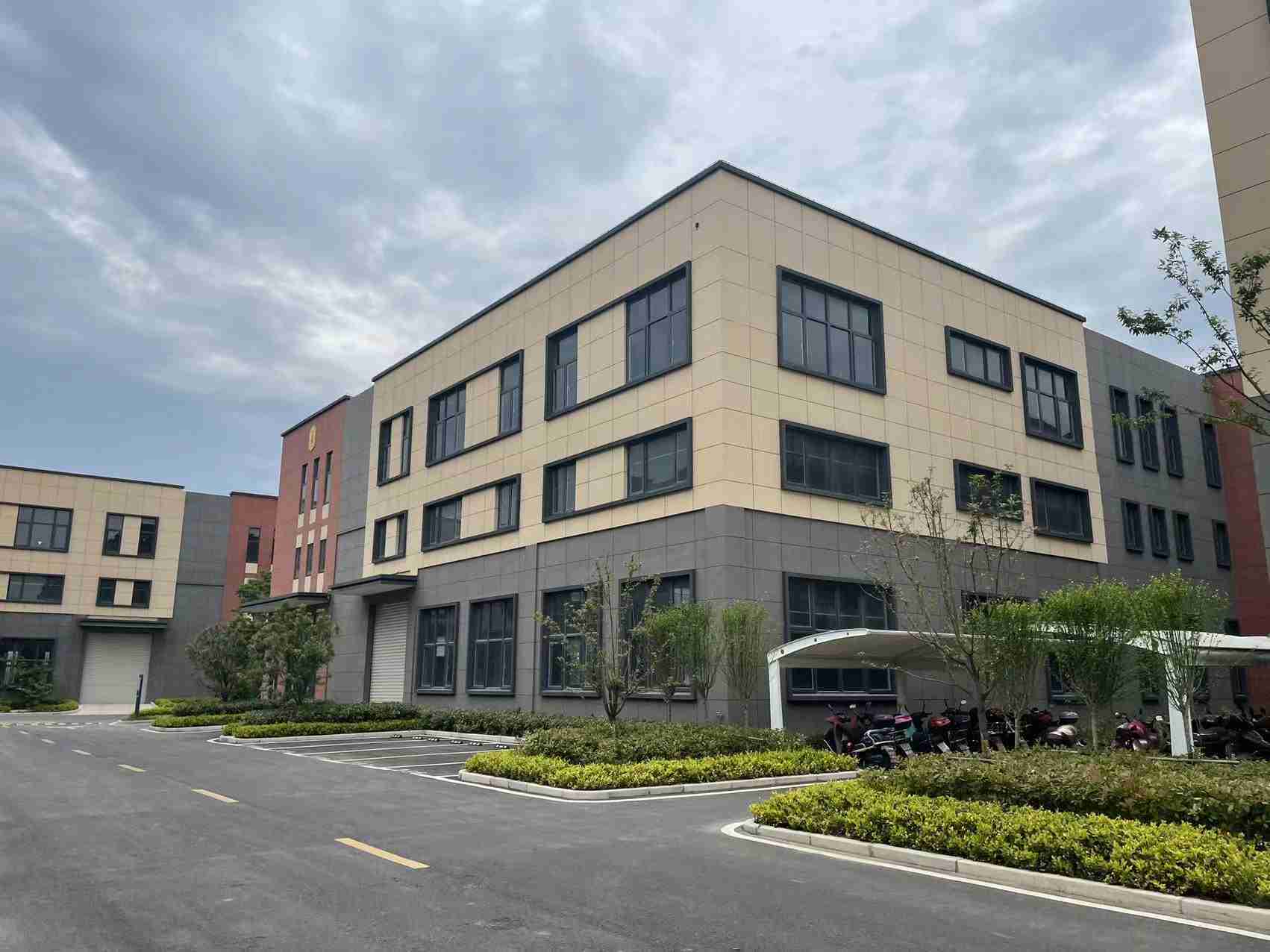运城 芮城至运城公路边岭底街23亩可建,厂房场地租,出让-运城芮城厂房出售：配套完善