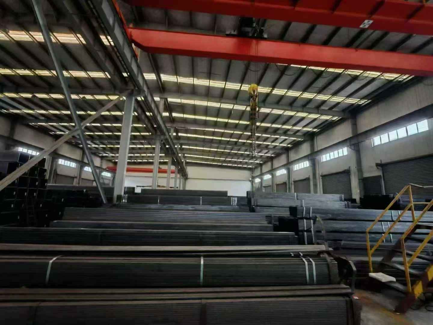 上海宝山单层厂房出租，约11000㎡，一手直签，净高13米，可架16吨行车，适合钢材加工仓储及汽车零部件制造｜厂房