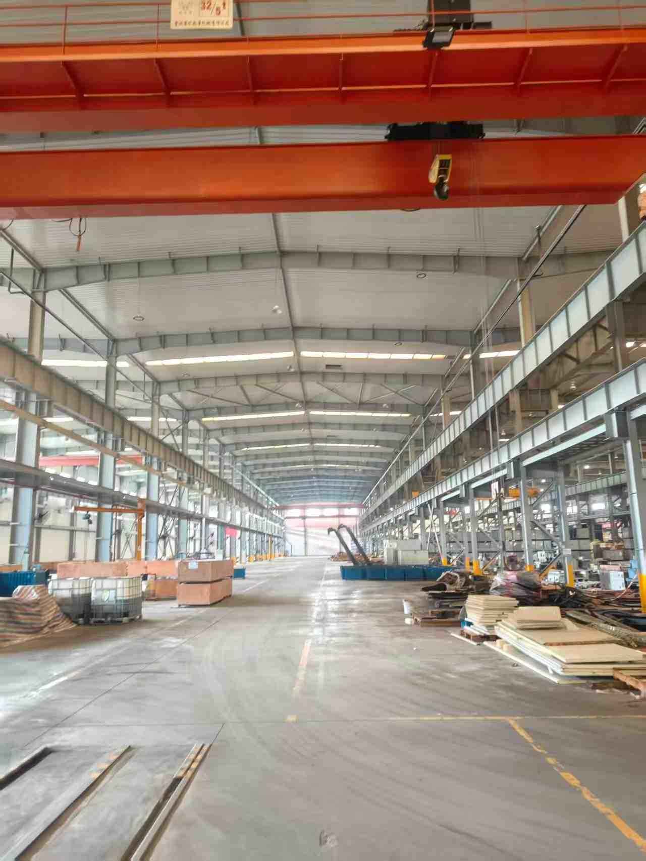 常州新北区15000平单层行车厂房出租，多台行车+精装修办公楼，可分租