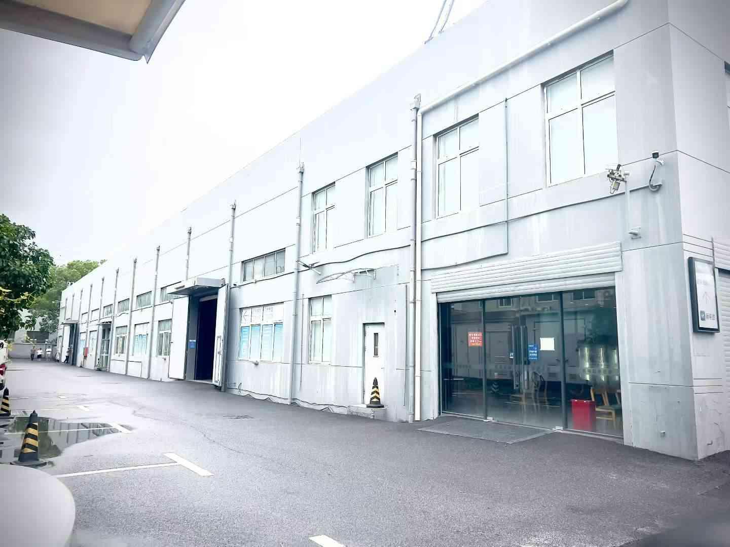 宝山独门独院2100平厂房出租，场地宽敞125万含税可谈｜厂房