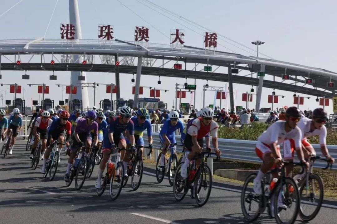 李建束 摄.jpg