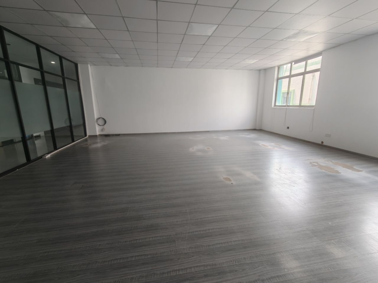 二楼公区通道