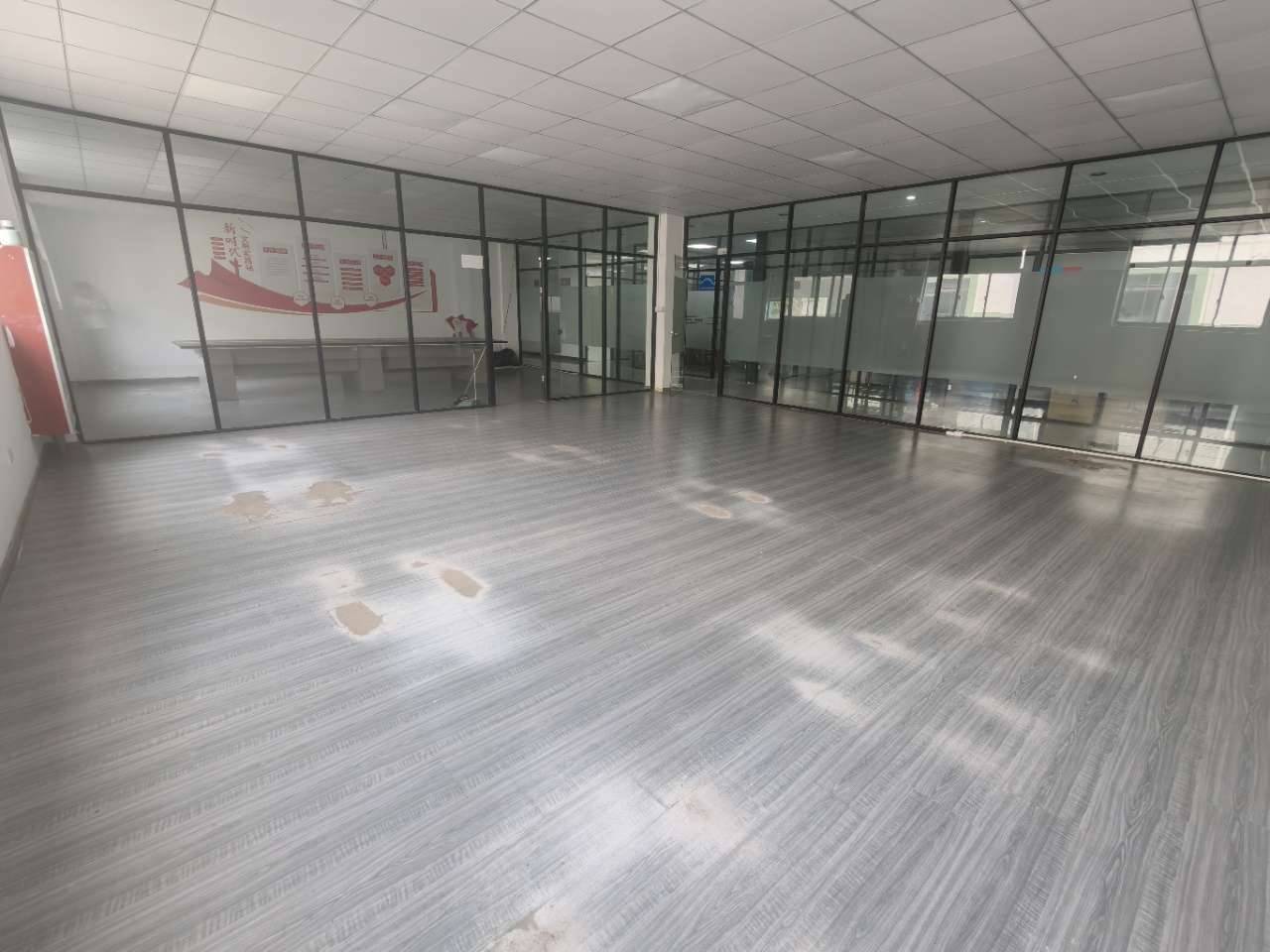 二楼精装办公区