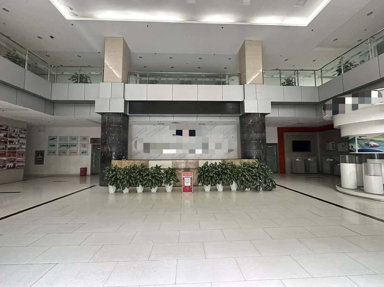 一层大堂：挑高设计，企业形象展示面到位