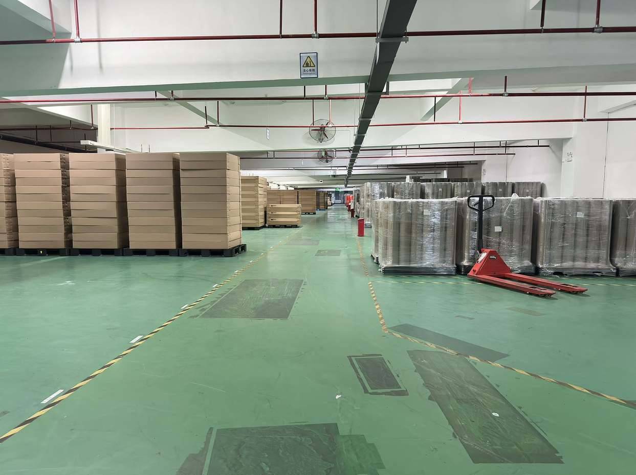 库房货架区：地面环氧处理，可作原料与成品仓储