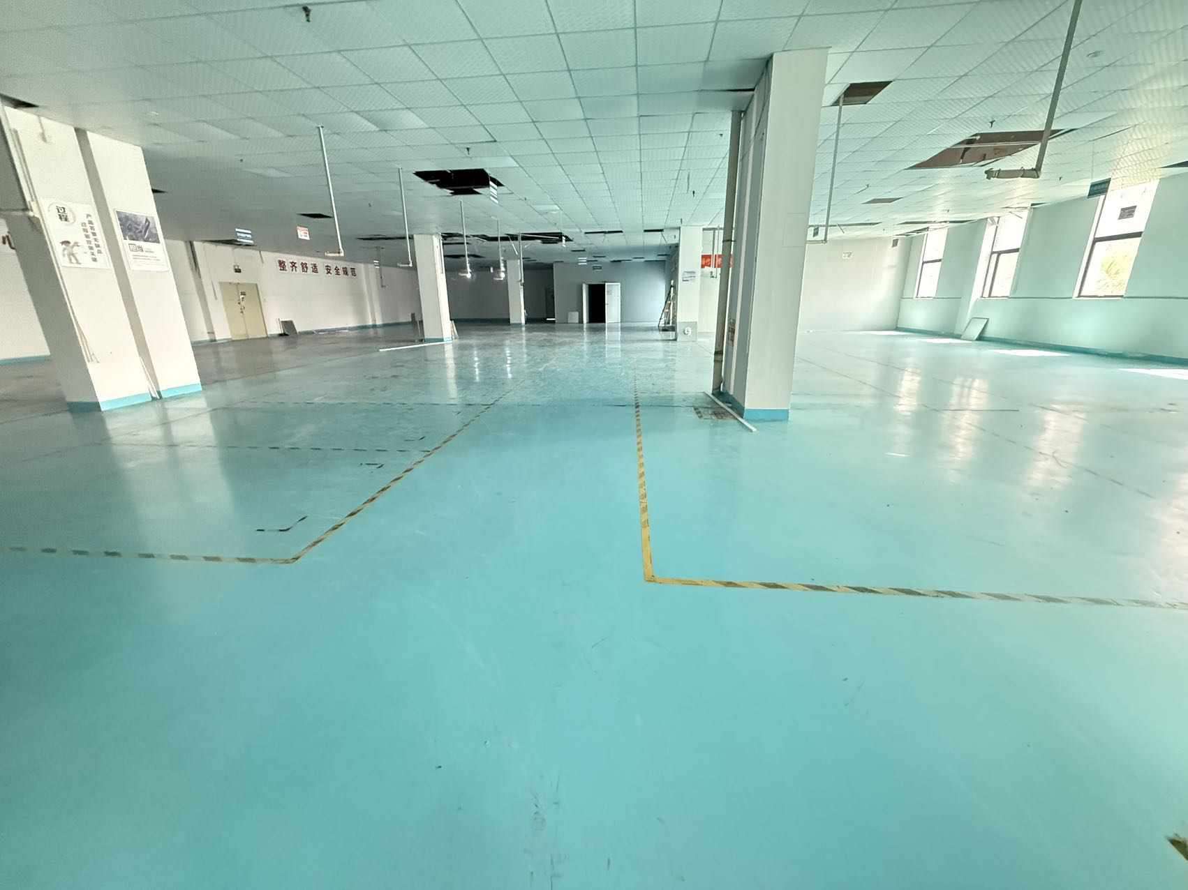 通透办公区域一角