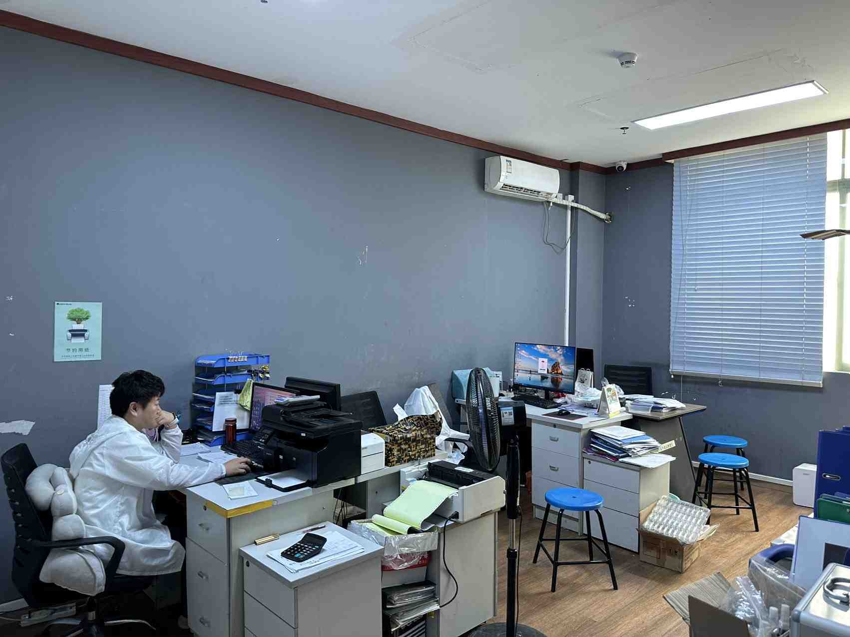 深圳宝安福永桥头厂房出租 三楼精装修独立办公室