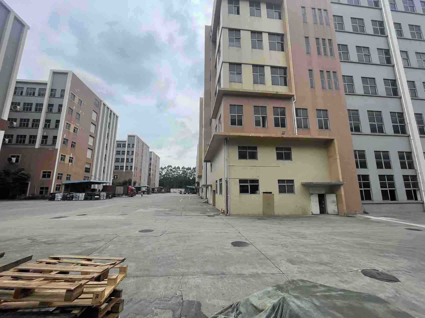 深圳宝安西乡黄田工业区厂房出租 厂区空地装卸场地