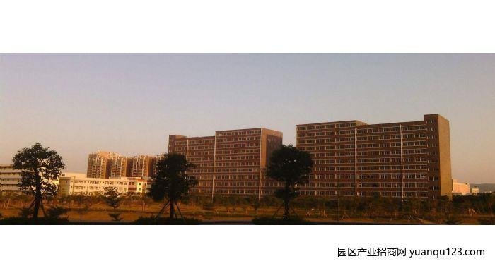 东莞市凤岗镇６４００平方米钢架厂房出租（园区招商）