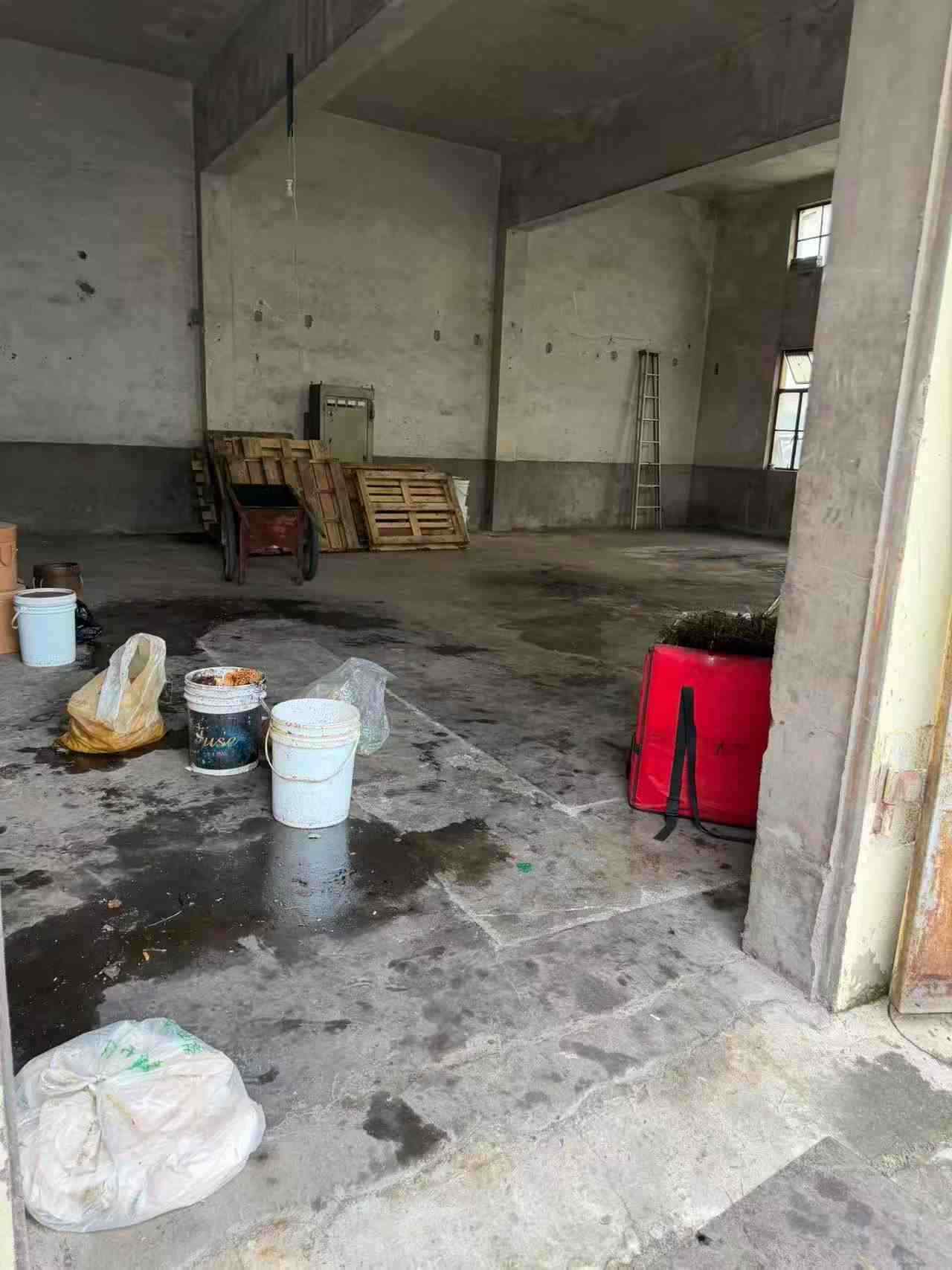 仓库内部空间