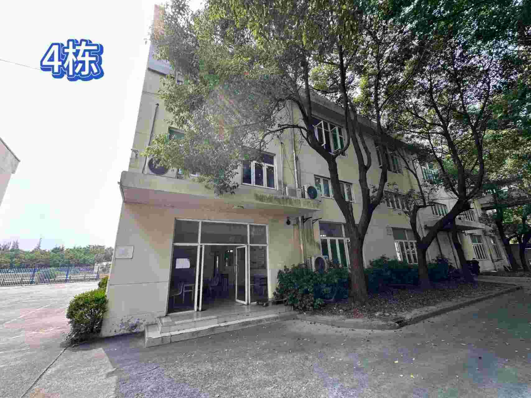 宽敞厂房通道