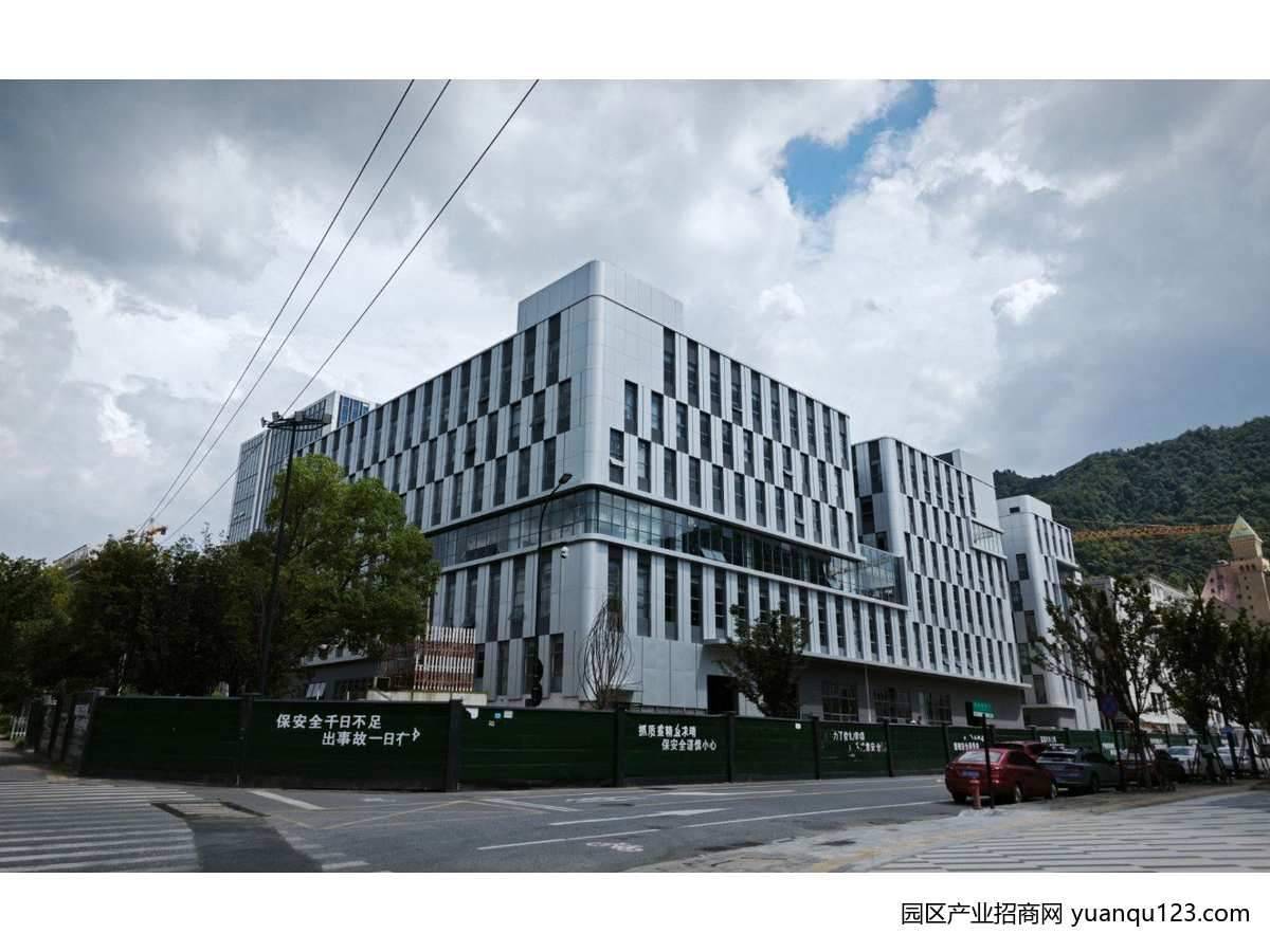 中山三角银湖高尔夫路新厂房出租｜全新现房大车通行整分租均可无中介费（多图实拍）