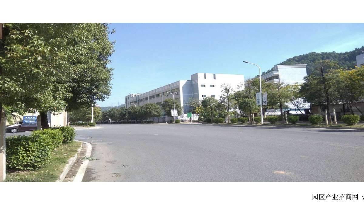 东莞市凤岗镇７３００平方米一楼厂房出租（可定制）