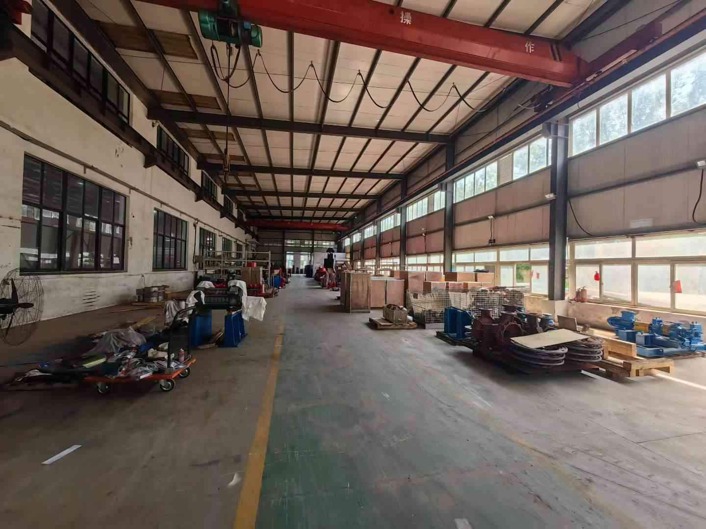 高约10米建面约2200平带10吨行车，枫泾原房东单层厂房出租