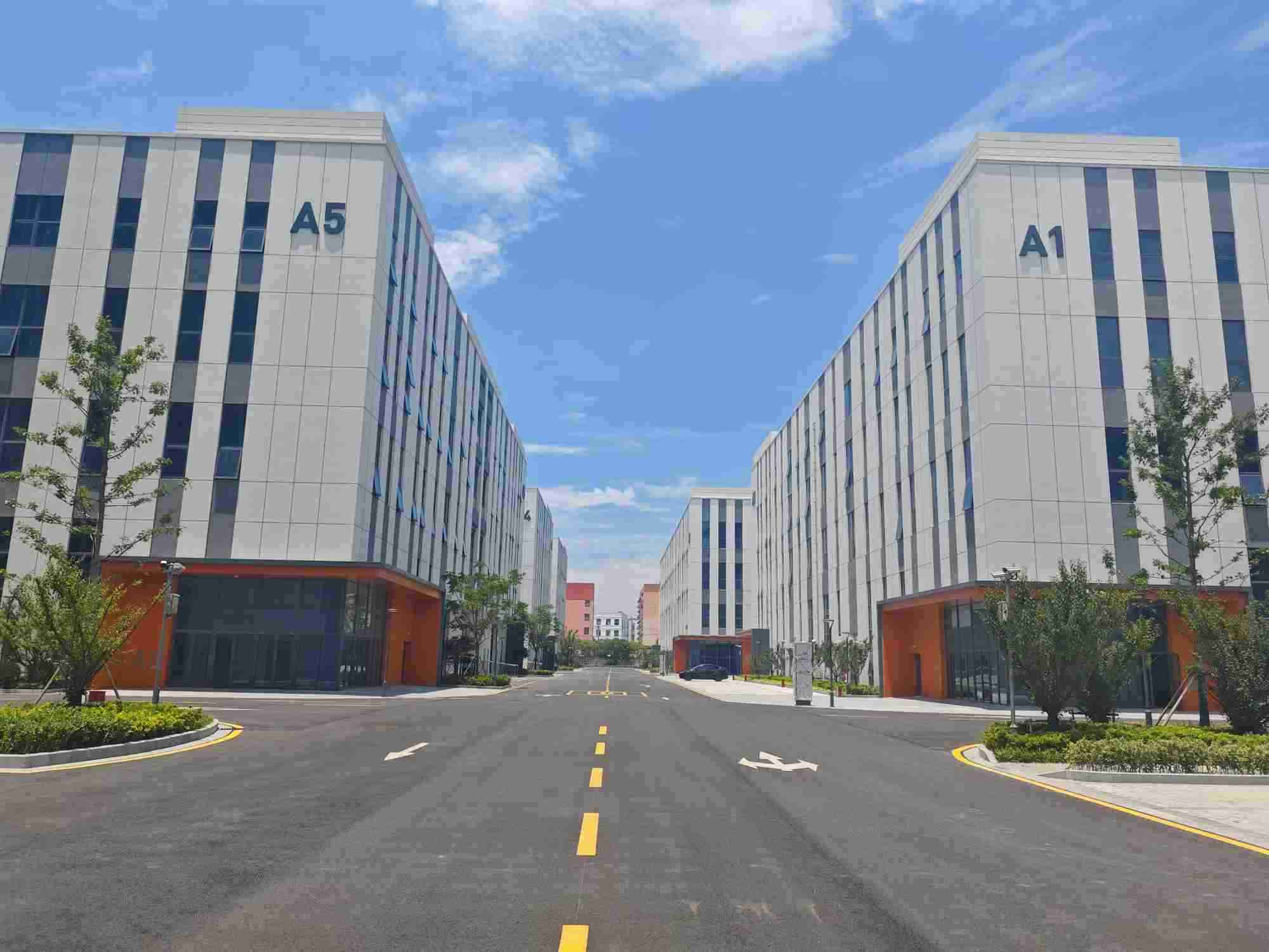 太仓双辰科创谷园区道路与厂房实景