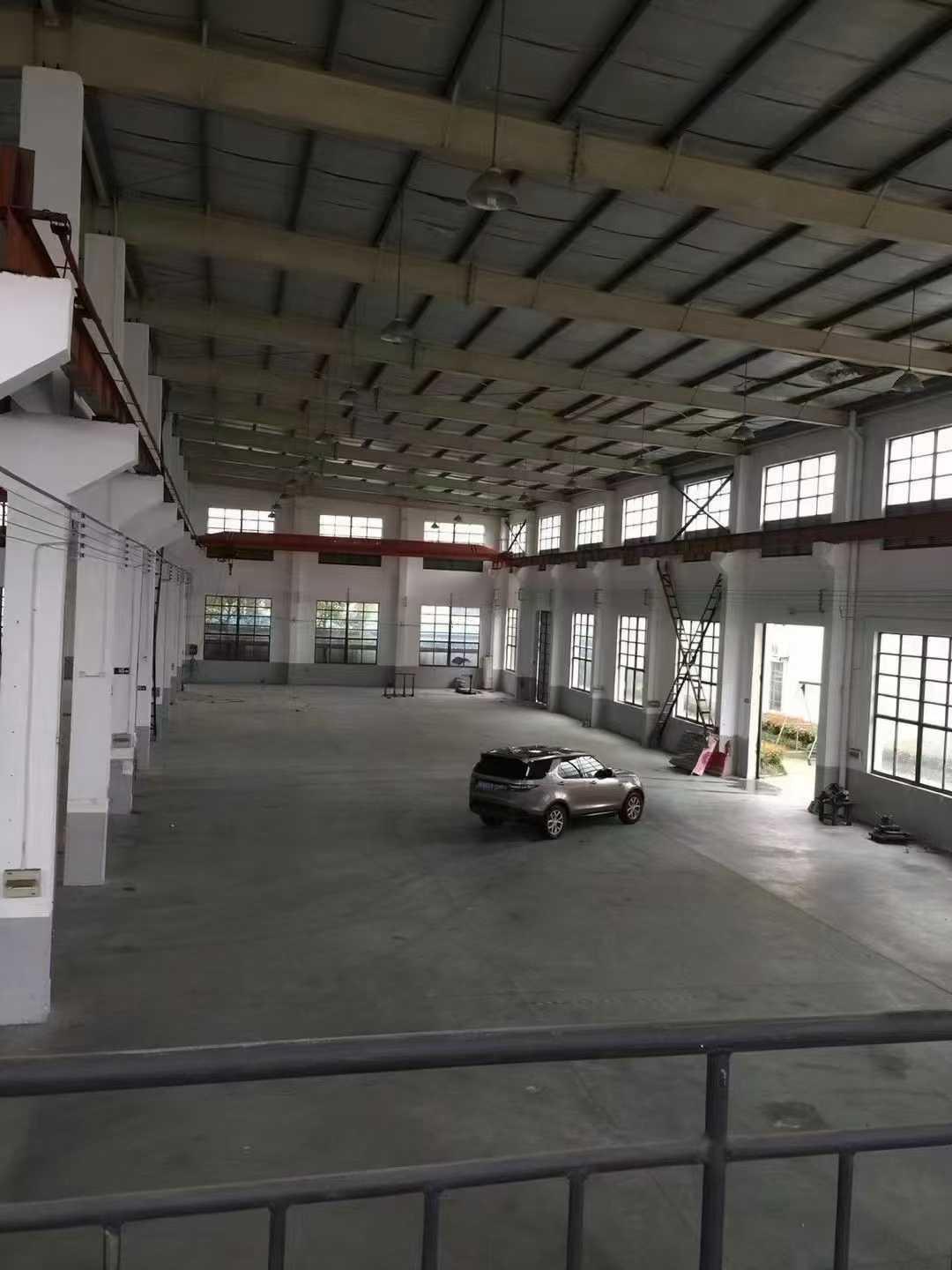 车间内部航车轨道及配套空间实景