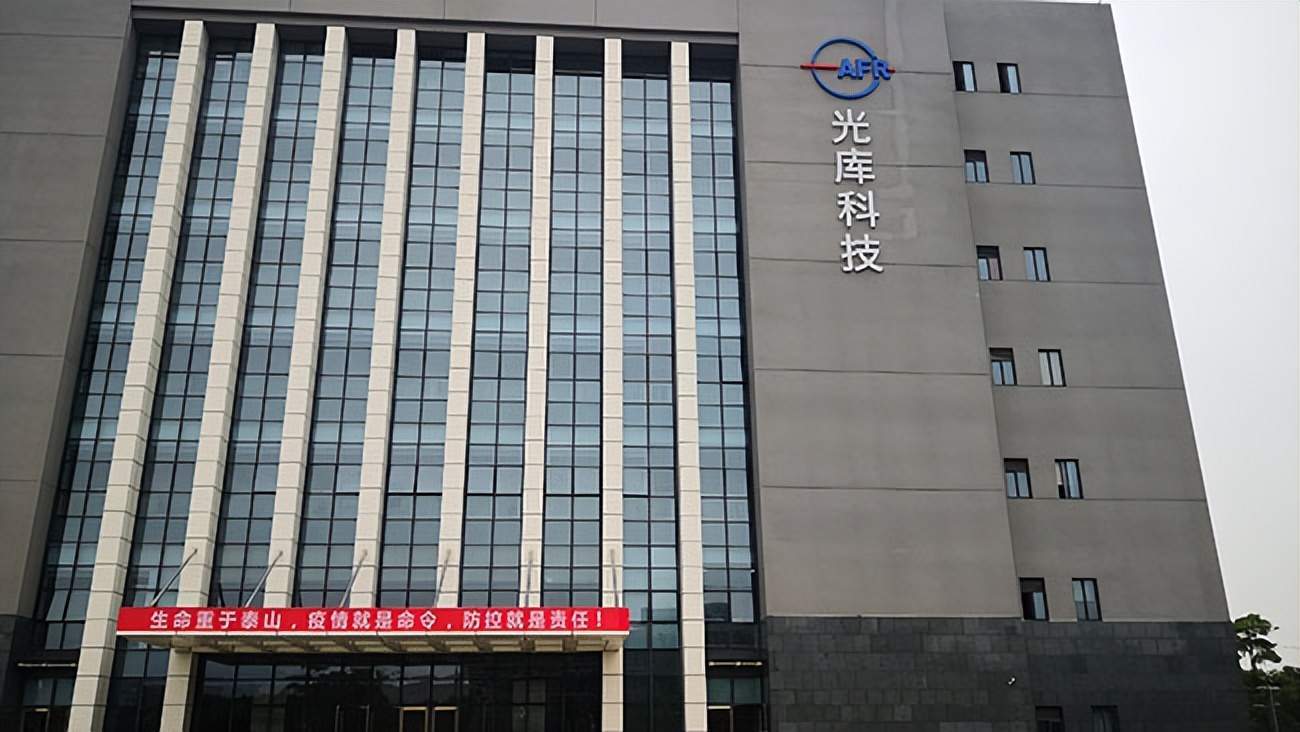 广州番禺南村工业园3600平独院全新厂房出租 地铁口可进18米货车（源头房源）