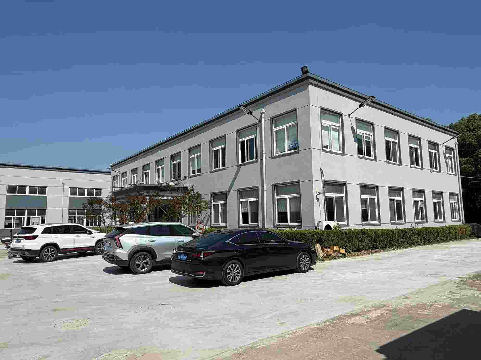 厂区办公楼与场地实景