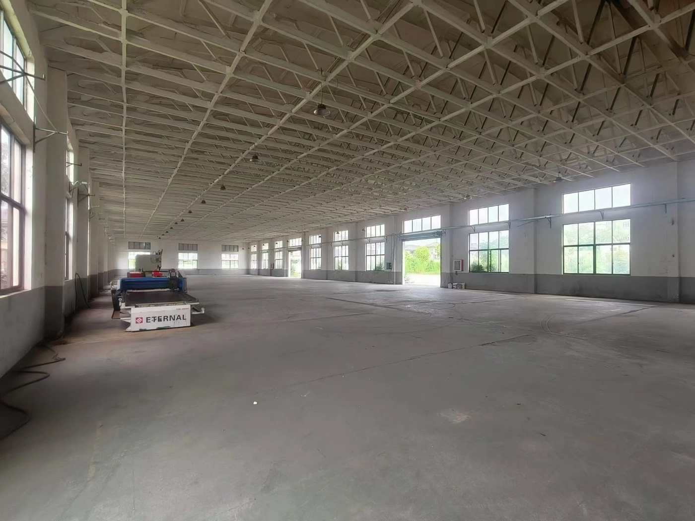 厂房作业区与内部通道实景